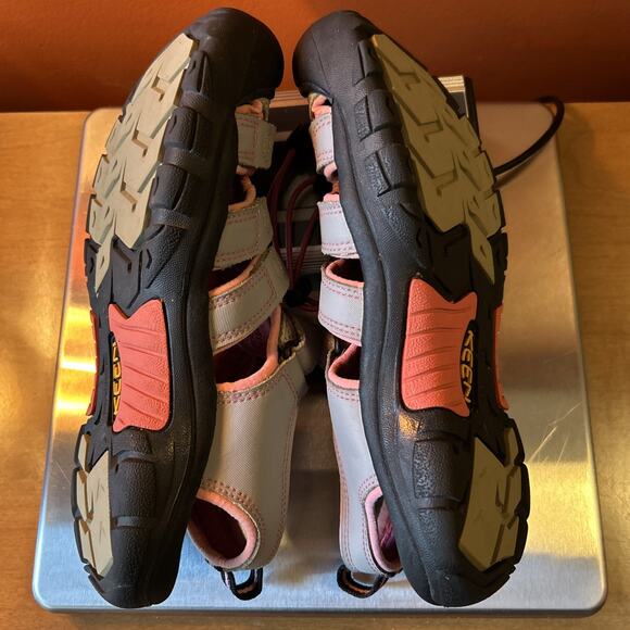 Keen Water Shoes - Pink & Gray - Girls Size 5 - Hiking Sport Sandals EUC - Picture 10 of 10